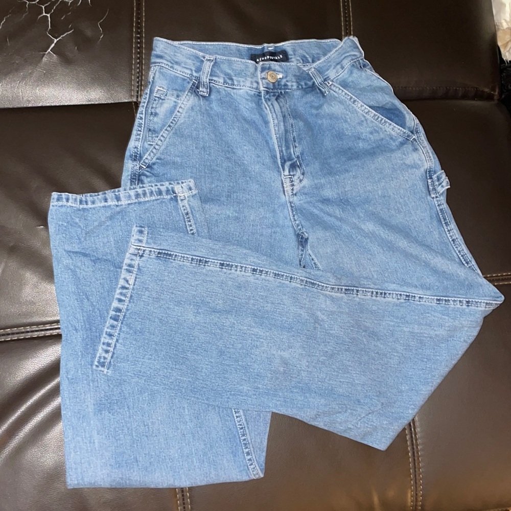 Aeropostale cute butthug fit with loose legged jeans. Barely worn
